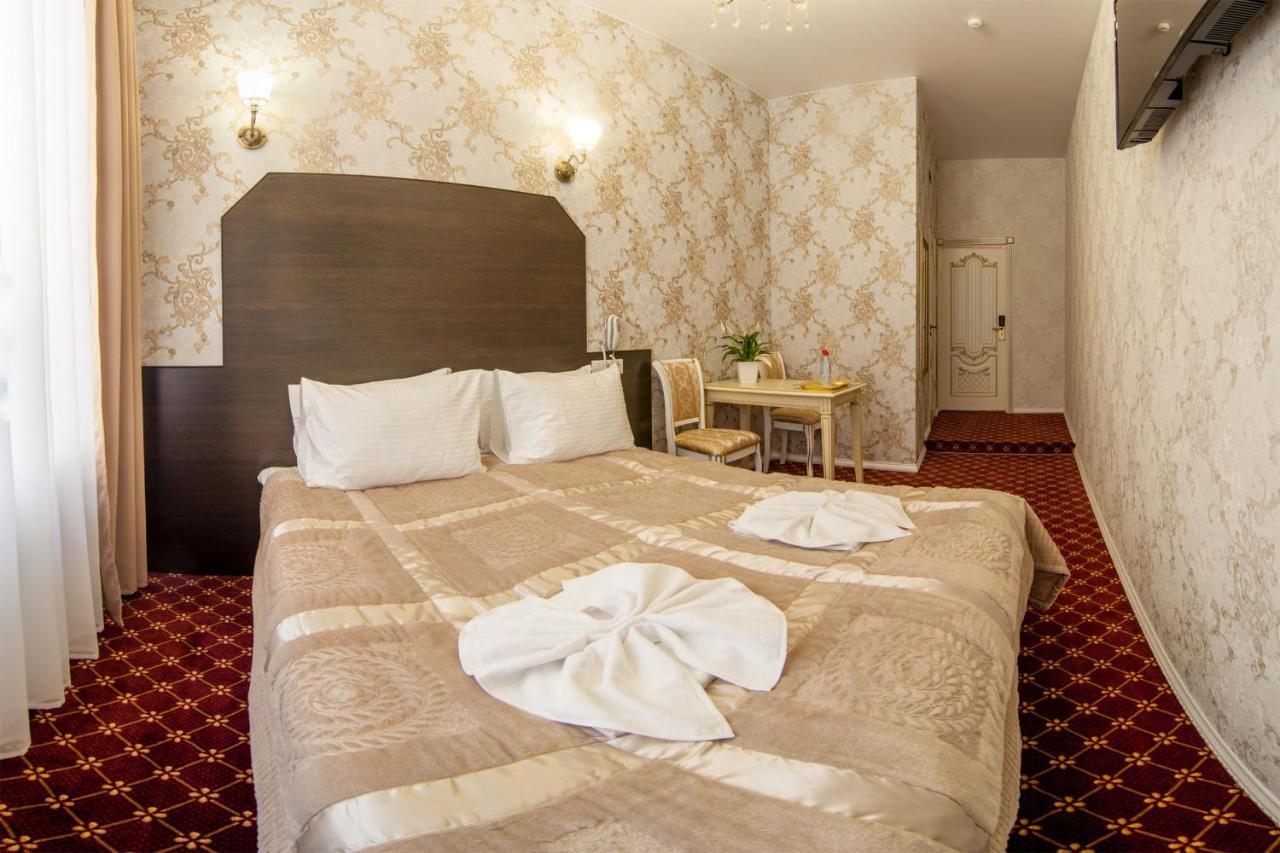 Rooms Grand On Kronverksky San Pietroburgo Esterno foto